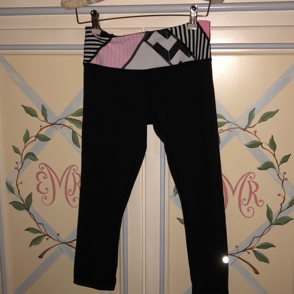 Cropped lululemon legging with waist detail